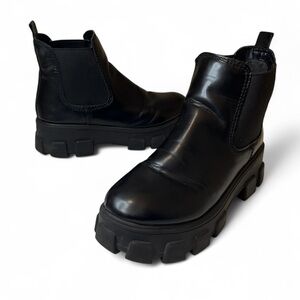 The CIRCUS by Sam Edelman Black Darielle Chelsea Bootie with Lug Sole Size 9.5